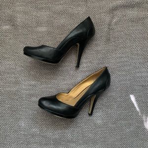 Black Pumps